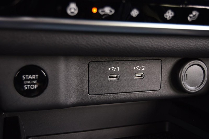 Nissan Rogue Vehicle Image 16