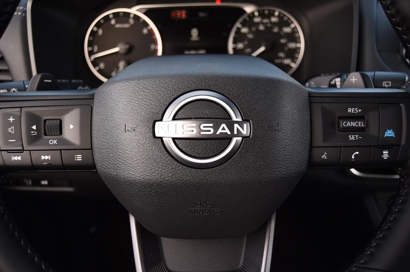 Nissan Rogue Vehicle Image 18