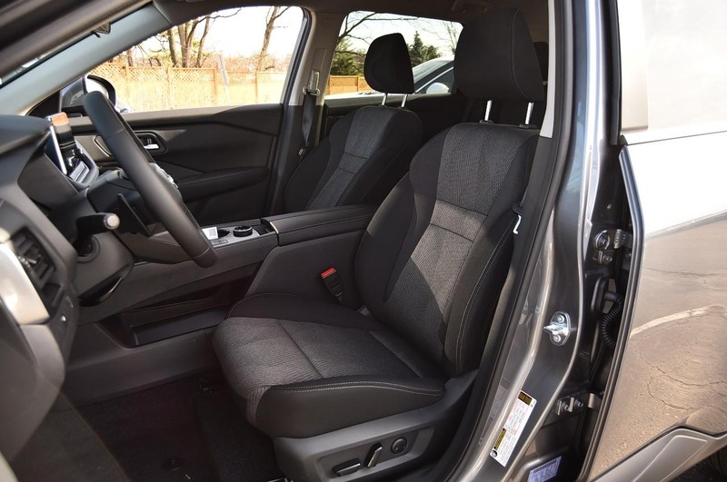 Nissan Rogue Vehicle Image 19