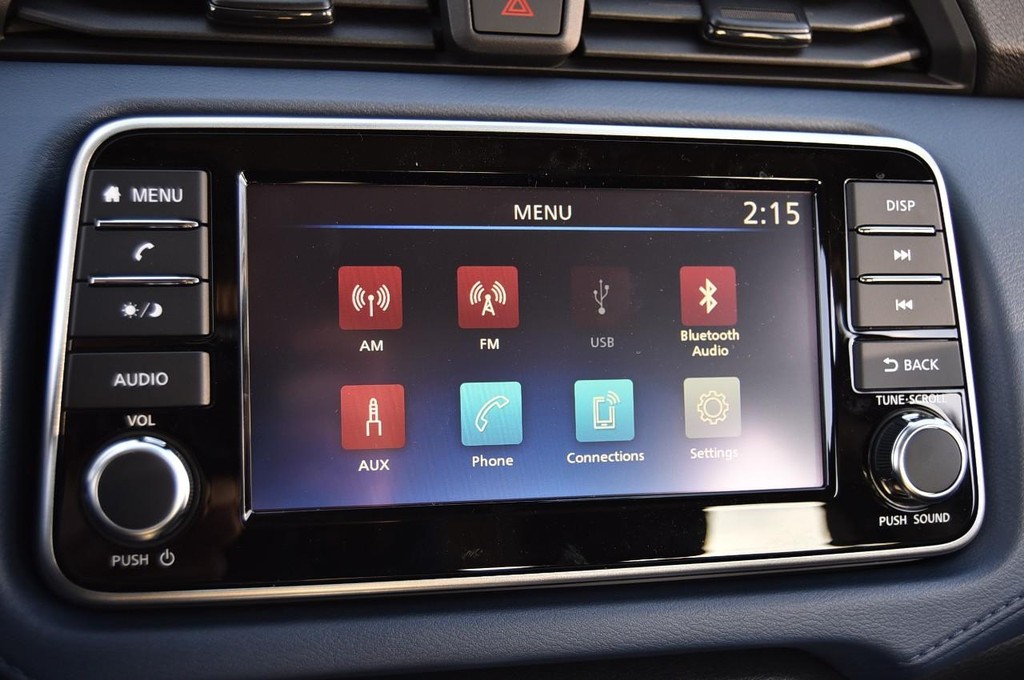 Nissan Versa Vehicle Full-screen Gallery Image 13