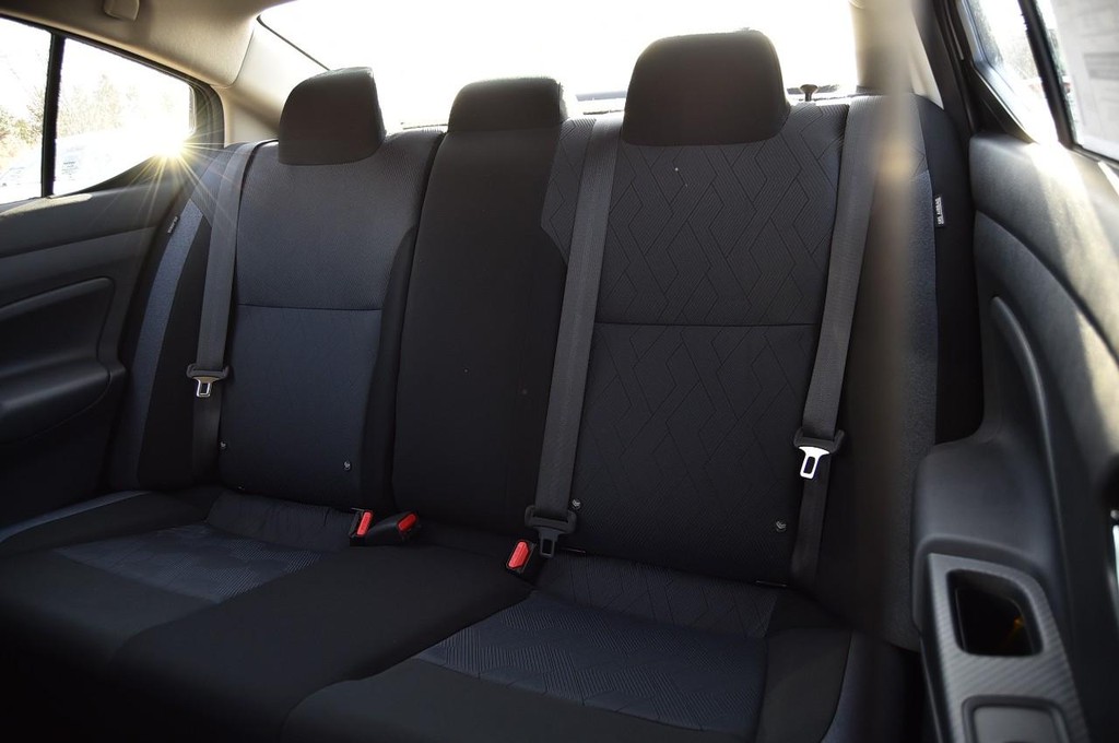 Nissan Versa Vehicle Full-screen Gallery Image 20