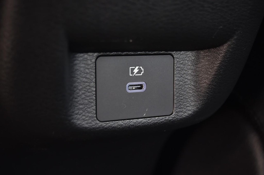 Nissan Versa Vehicle Full-screen Gallery Image 21