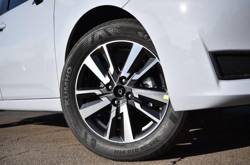 Nissan Versa Vehicle Image 03