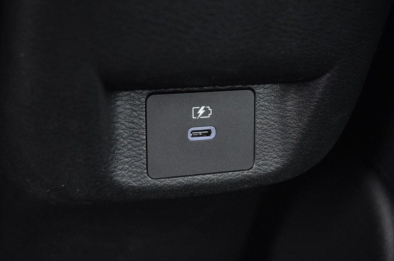 Nissan Versa Vehicle Image 21