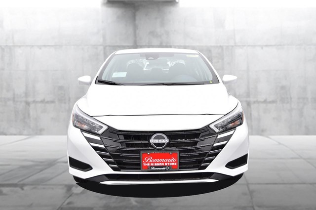 Nissan Versa Vehicle Image 04