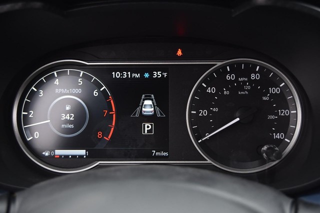 Nissan Versa Vehicle Image 11