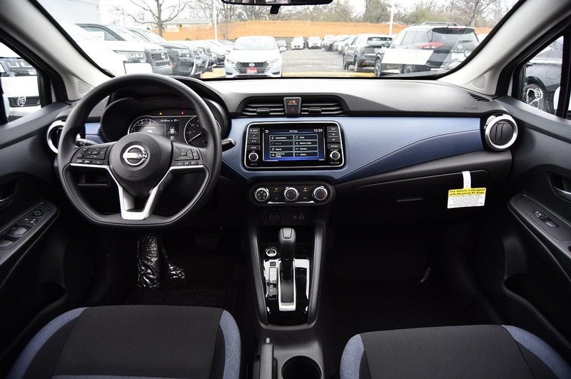 Nissan Versa Vehicle Image 08