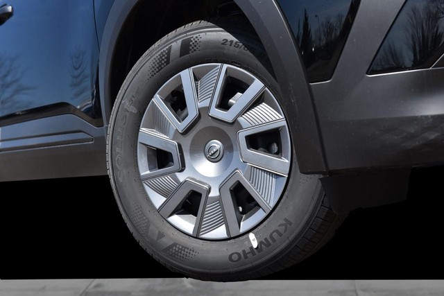 Nissan Kicks Vehicle Image 03