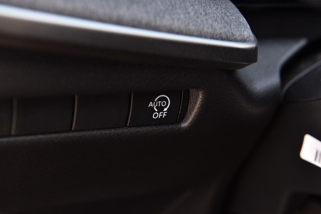 Nissan Kicks Vehicle Image 11