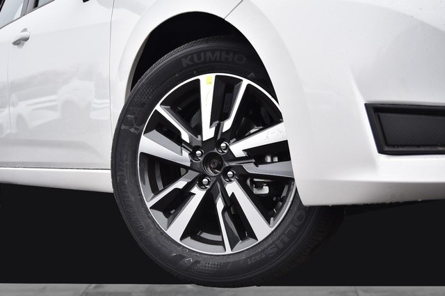 Nissan Versa Vehicle Image 03