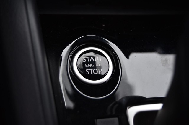 Nissan Versa Vehicle Image 16