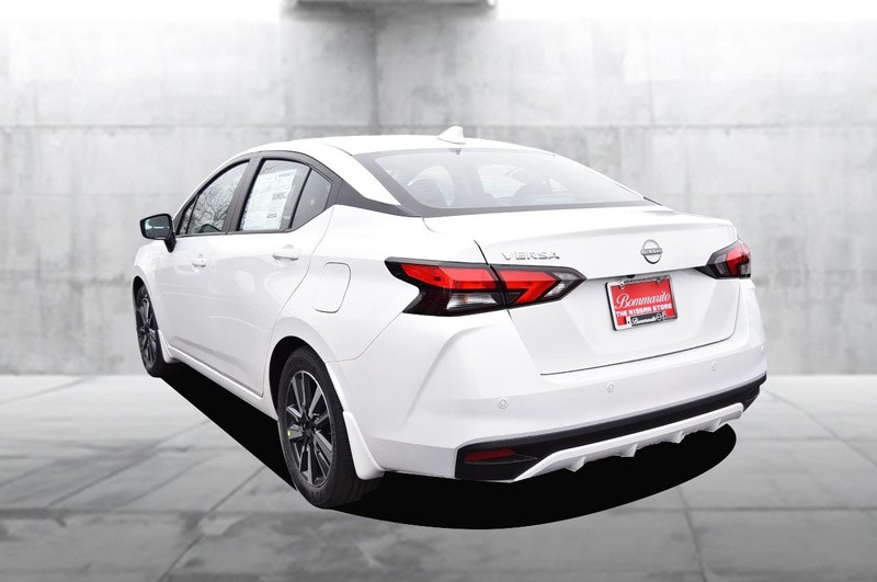 Nissan Versa Vehicle Image 07