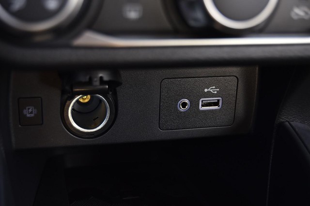 Nissan Versa Vehicle Image 15