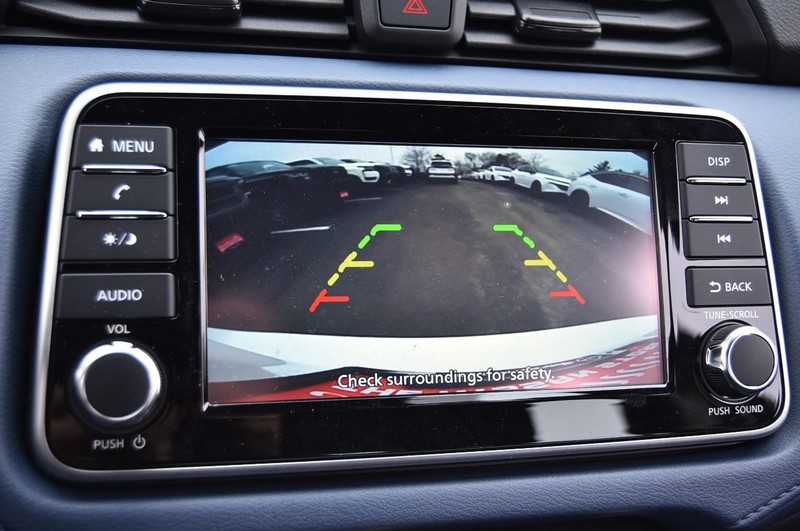 Nissan Versa Vehicle Image 12