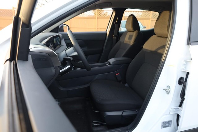 Nissan Kicks Vehicle Image 08