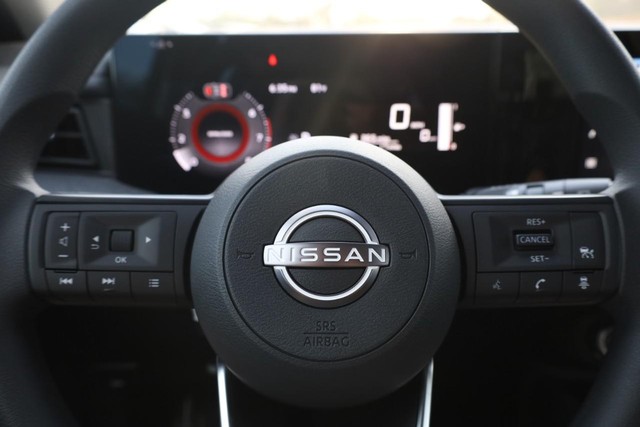 Nissan Kicks Vehicle Image 09