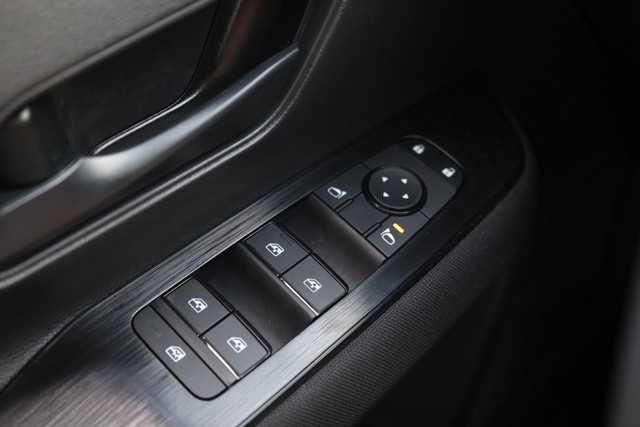 Nissan Kicks Vehicle Image 18