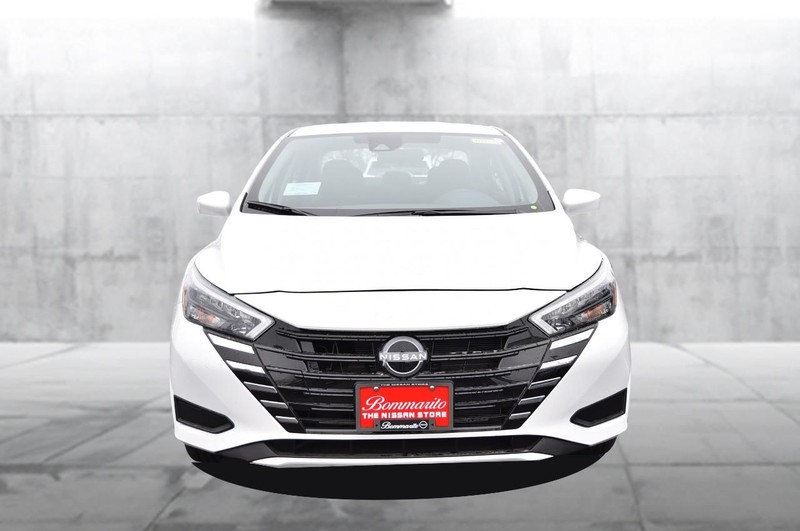 Nissan Versa Vehicle Image 04