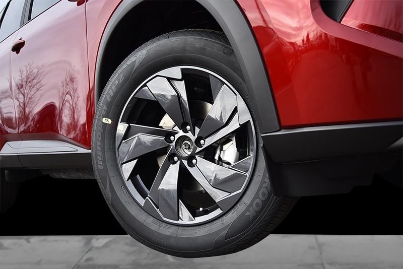 Nissan Rogue Vehicle Image 03