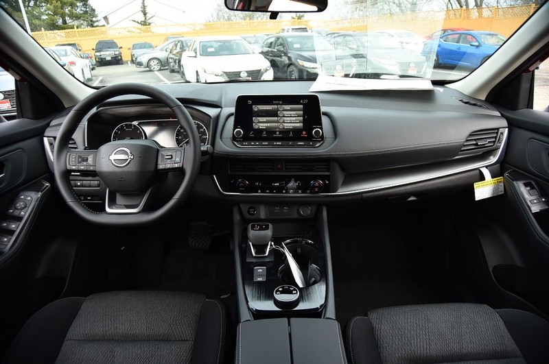 Nissan Rogue Vehicle Image 08