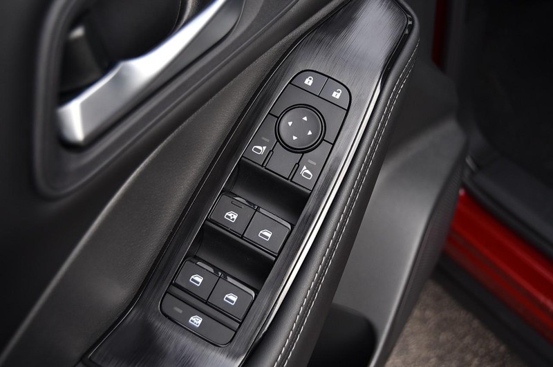 Nissan Rogue Vehicle Image 09