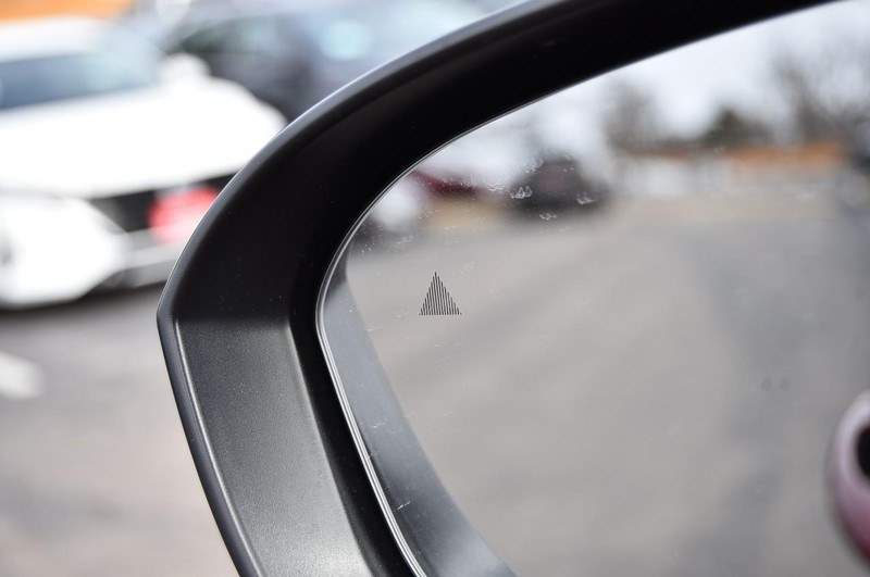 Nissan Rogue Vehicle Image 10