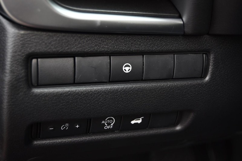 Nissan Rogue Vehicle Image 11