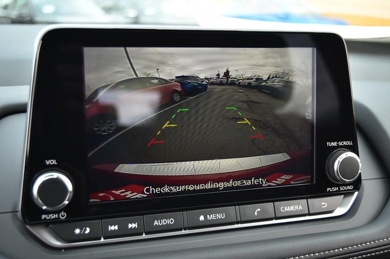 Nissan Rogue Vehicle Image 13