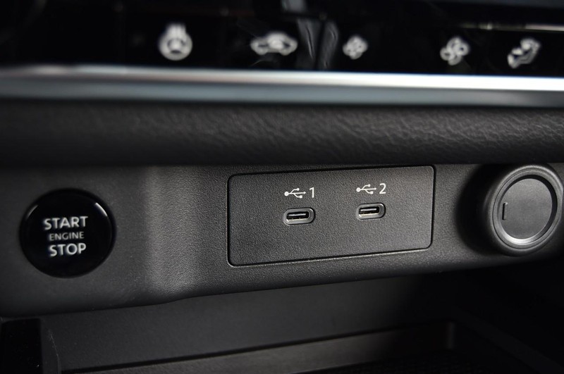 Nissan Rogue Vehicle Image 16