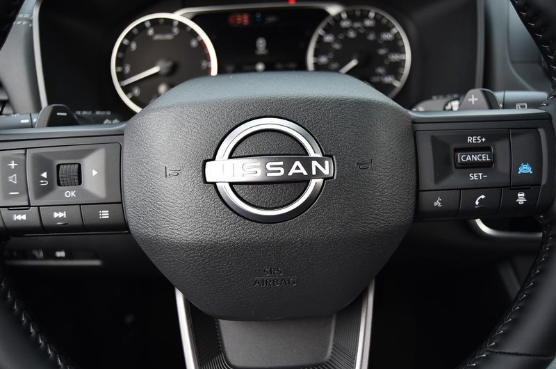 Nissan Rogue Vehicle Image 18