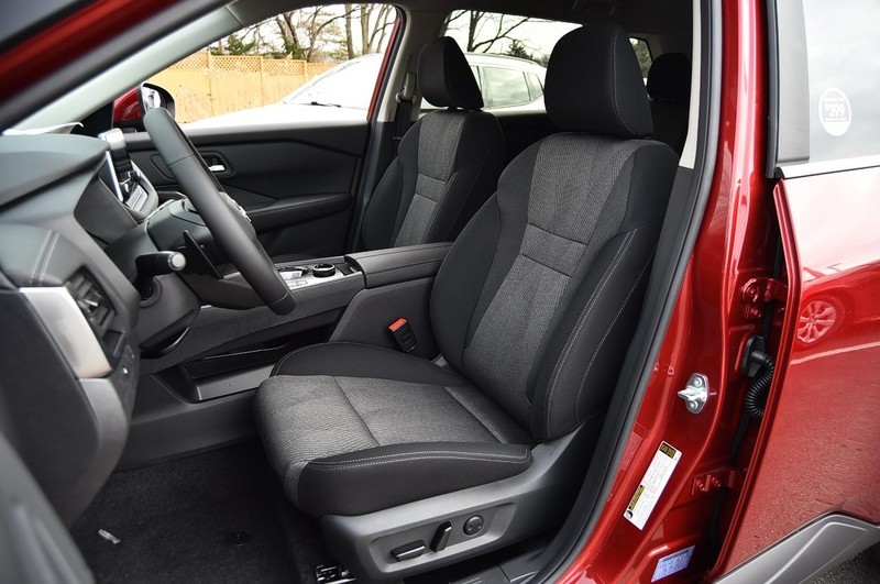 Nissan Rogue Vehicle Image 19