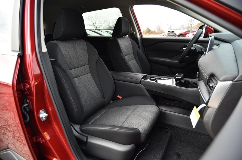 Nissan Rogue Vehicle Image 20