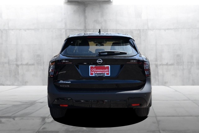 Nissan Kicks Vehicle Image 06