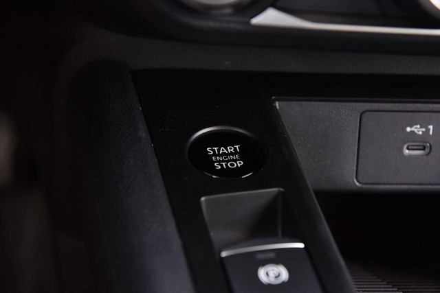 Nissan Kicks Vehicle Image 18