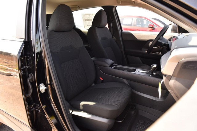 Nissan Kicks Vehicle Image 22