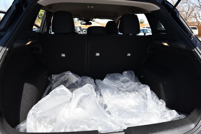 Nissan Kicks Vehicle Image 24