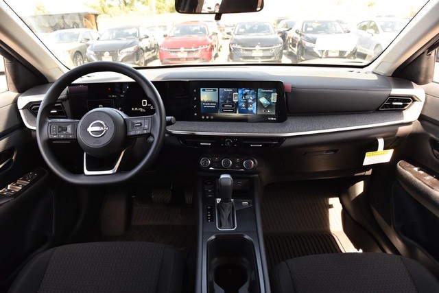 Nissan Kicks Vehicle Image 08