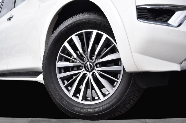 Nissan Armada Vehicle Image 03