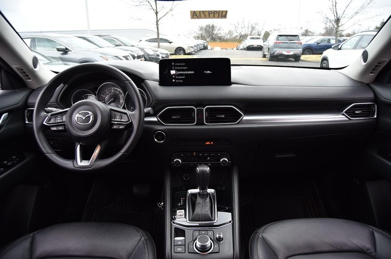 Mazda CX-5 Vehicle Full-screen Gallery Image 8