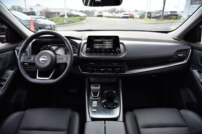 Nissan Rogue Vehicle Image 08