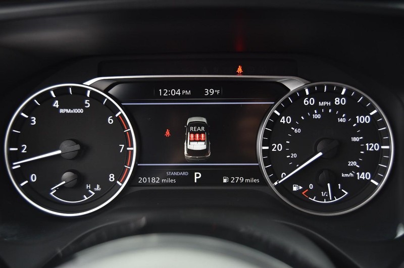 Nissan Rogue Vehicle Image 12