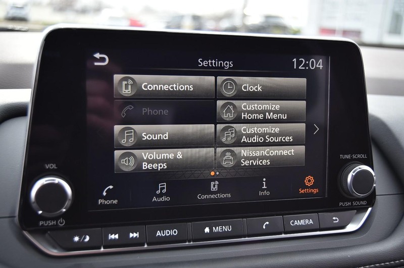 Nissan Rogue Vehicle Image 14