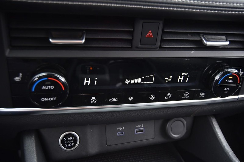 Nissan Rogue Vehicle Image 15