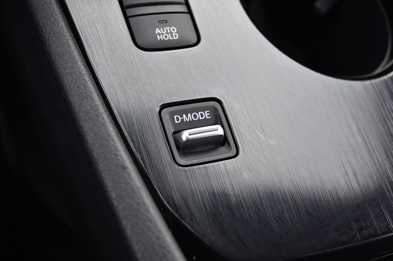 Nissan Rogue Vehicle Image 17