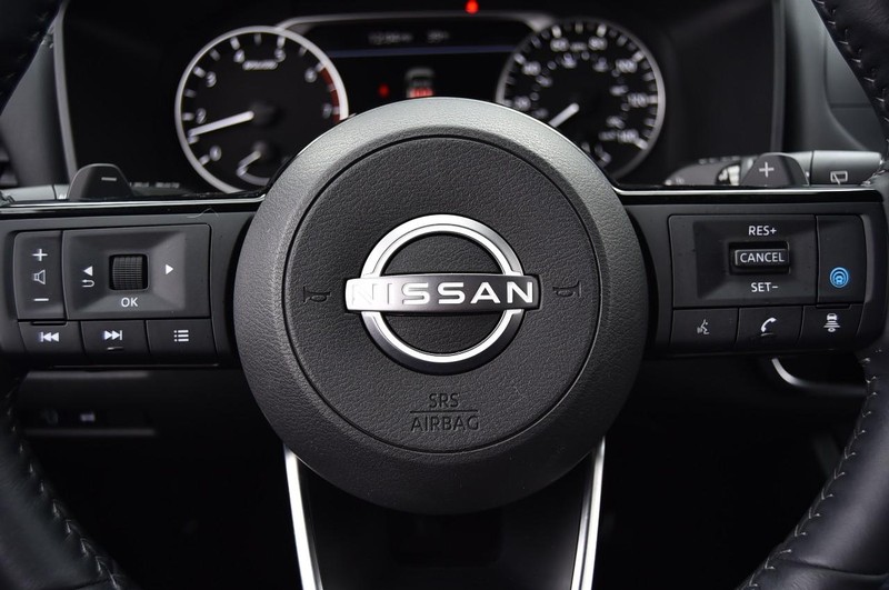 Nissan Rogue Vehicle Image 18