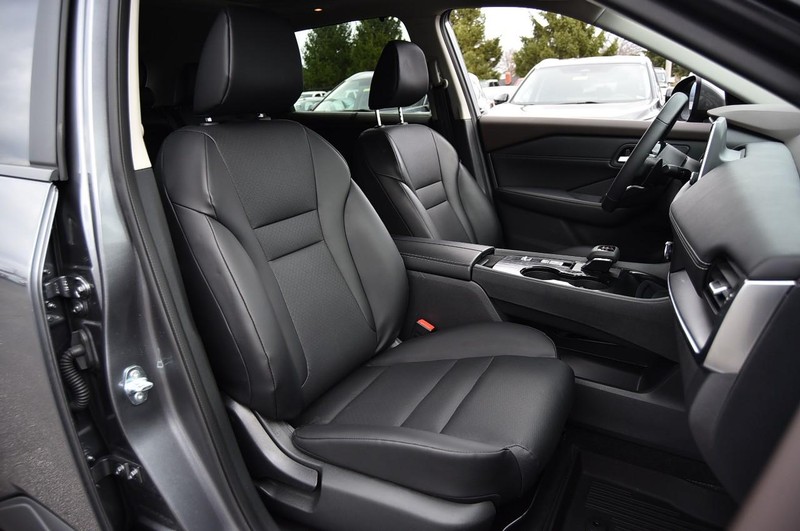 Nissan Rogue Vehicle Image 20