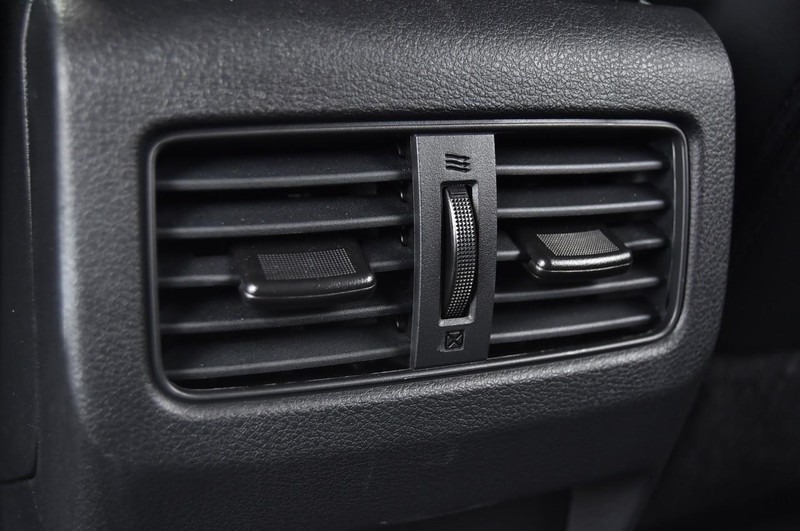 Nissan Rogue Vehicle Image 23