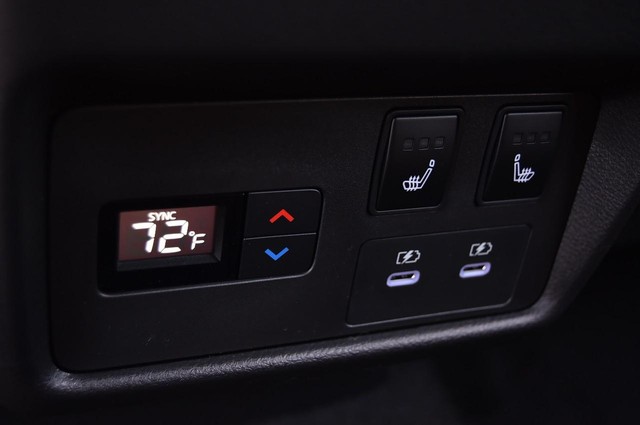 Nissan Rogue Vehicle Image 29