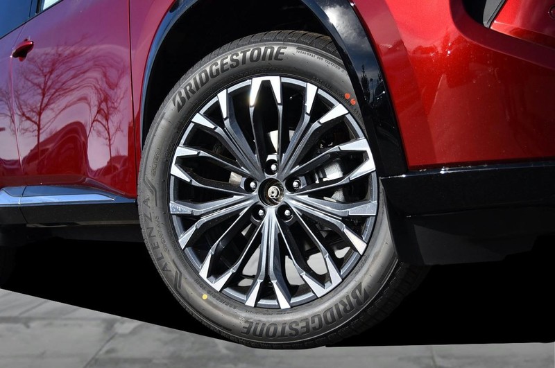 Nissan Rogue Vehicle Image 03