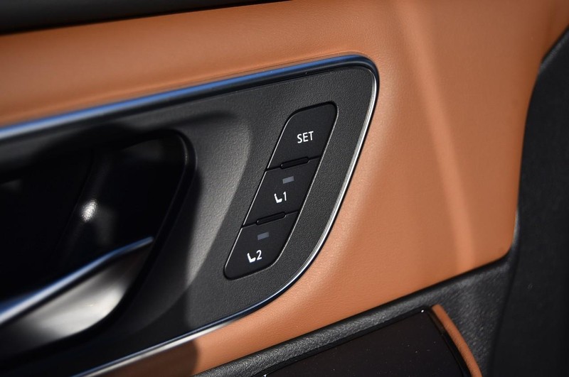 Nissan Rogue Vehicle Image 10